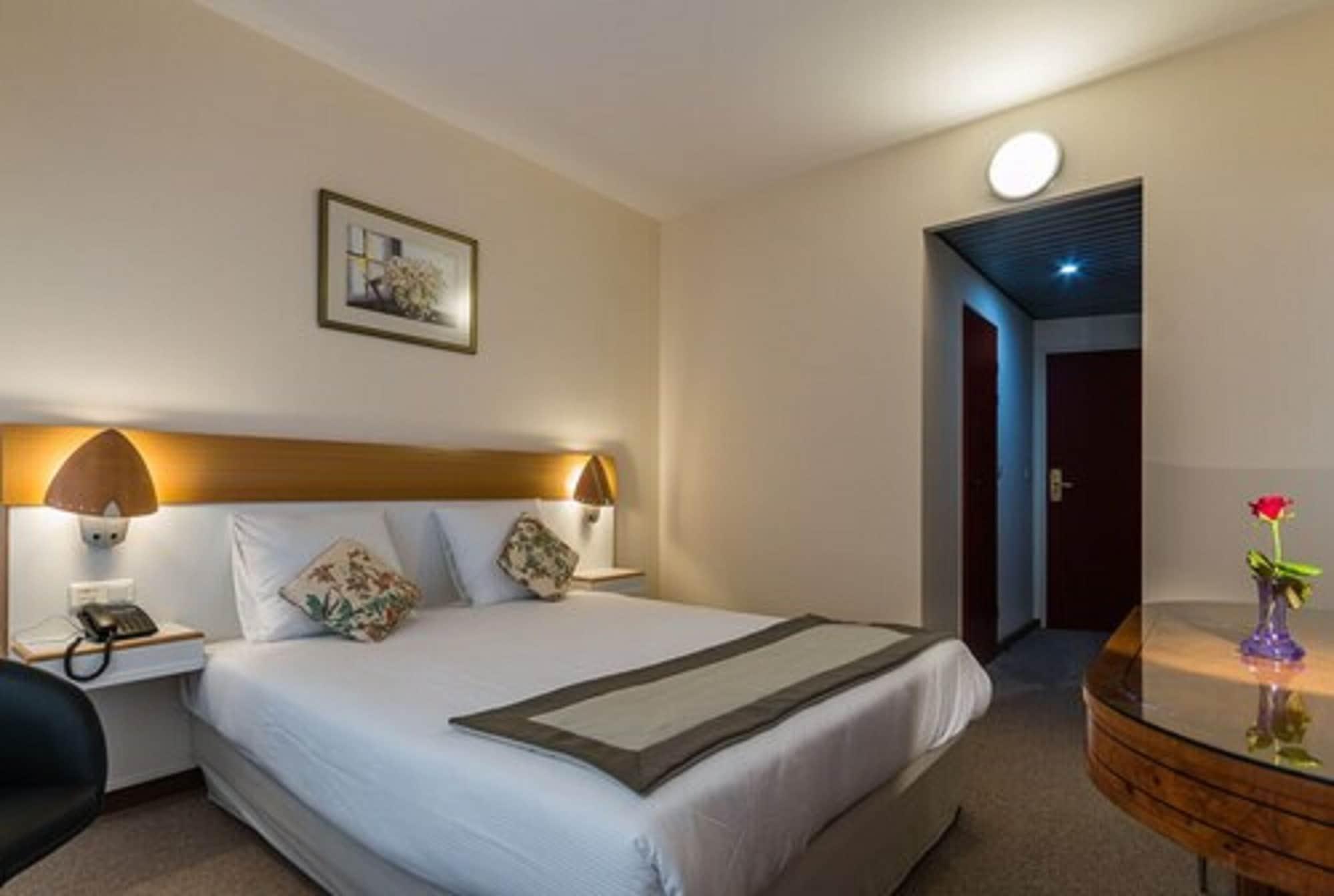 สลินา โฮเต็ล บรัสเซลส์ Hotel Sint-Jans-Molenbeek ภายนอก รูปภาพ