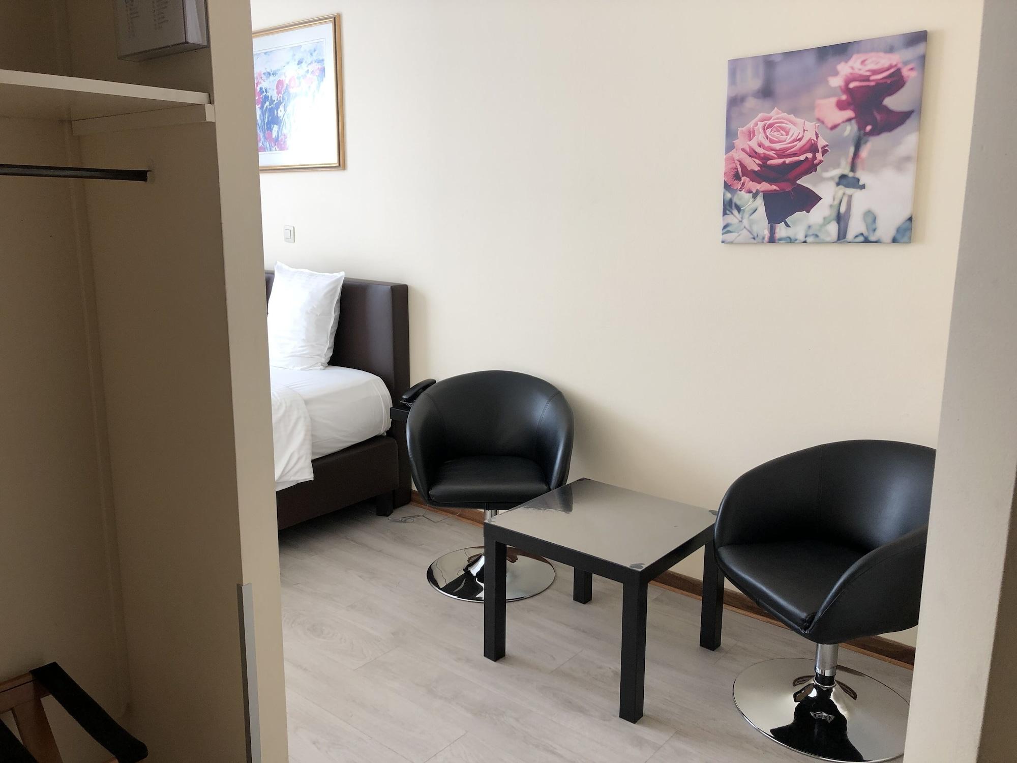 สลินา โฮเต็ล บรัสเซลส์ Hotel Sint-Jans-Molenbeek ภายนอก รูปภาพ