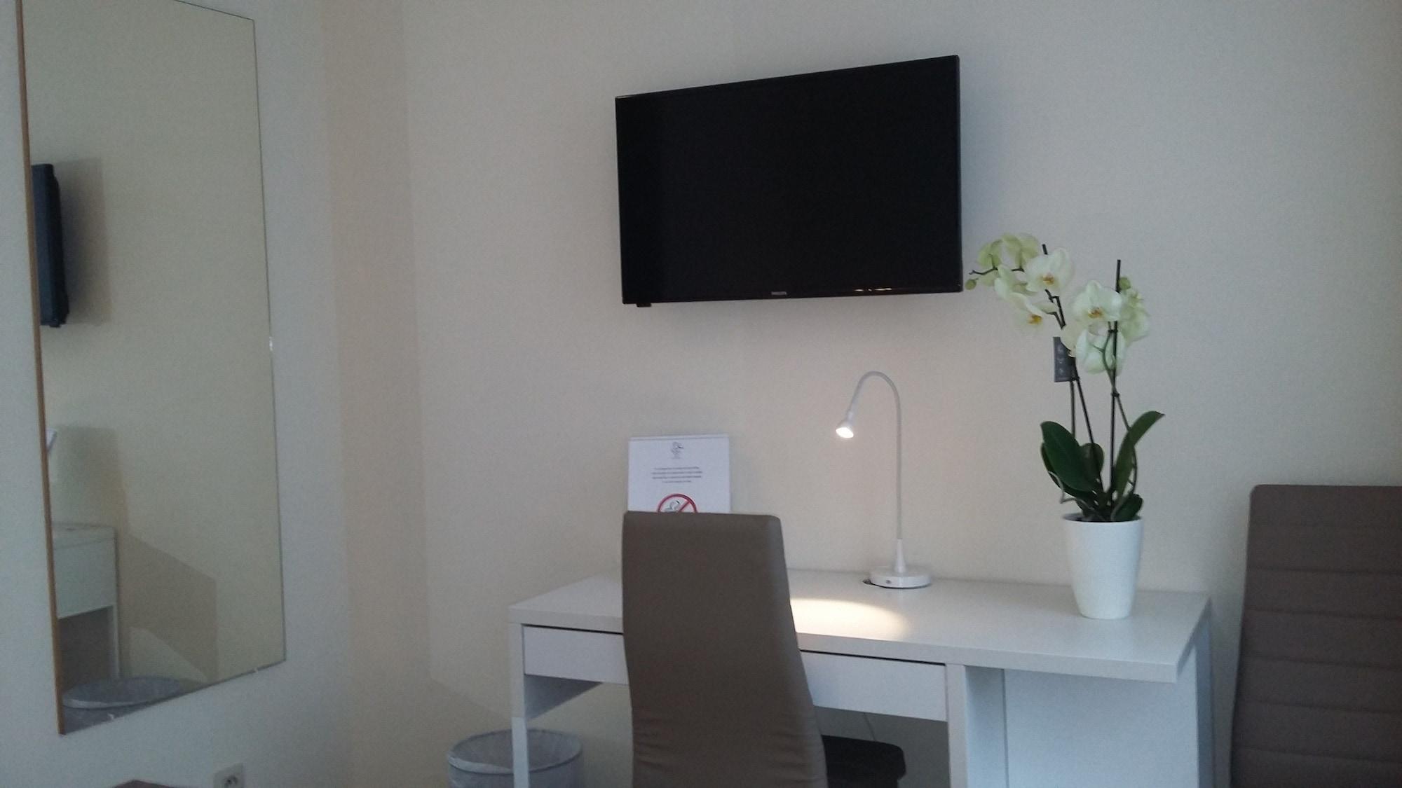 สลินา โฮเต็ล บรัสเซลส์ Hotel Sint-Jans-Molenbeek ภายนอก รูปภาพ