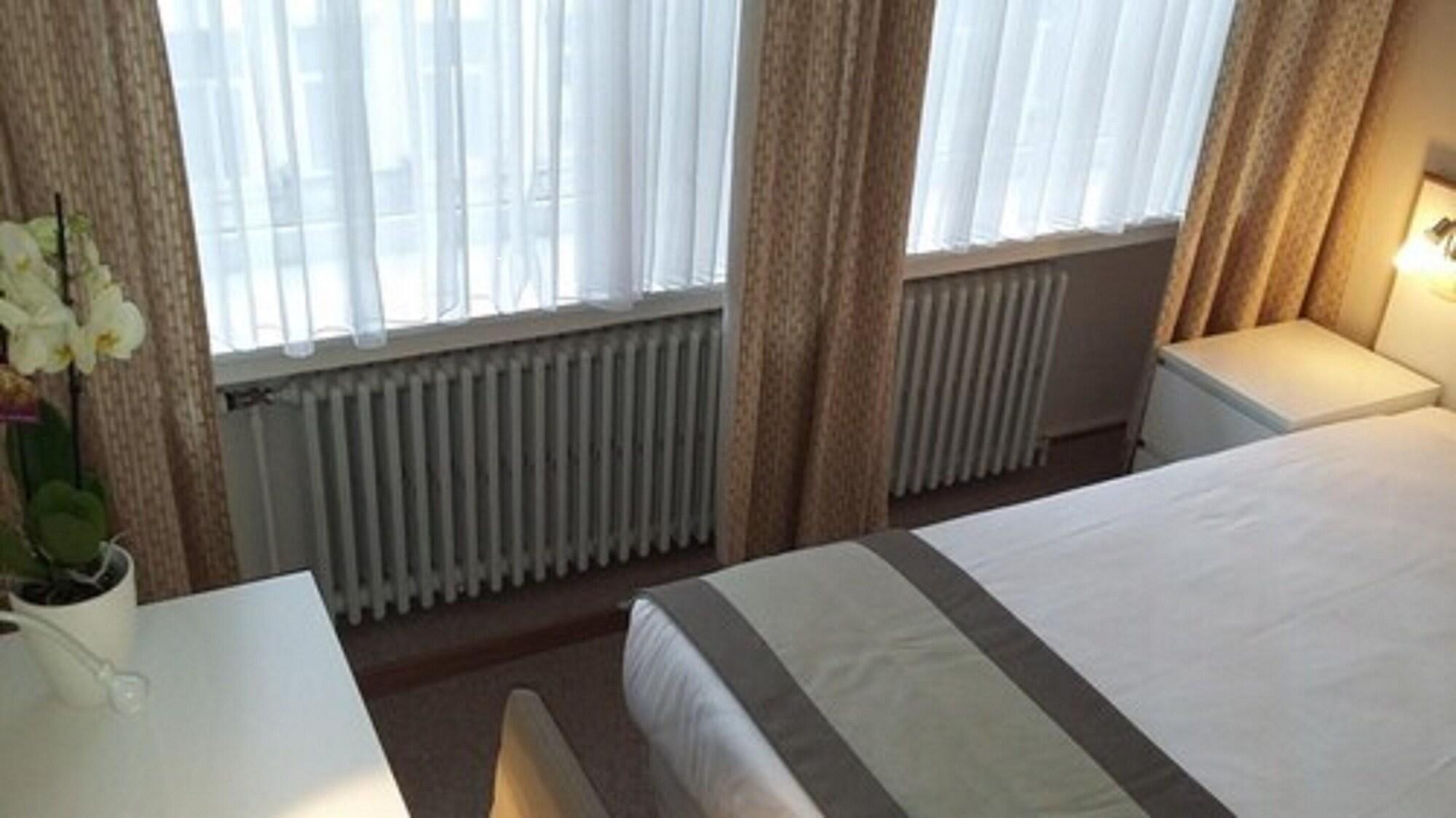 สลินา โฮเต็ล บรัสเซลส์ Hotel Sint-Jans-Molenbeek ภายนอก รูปภาพ