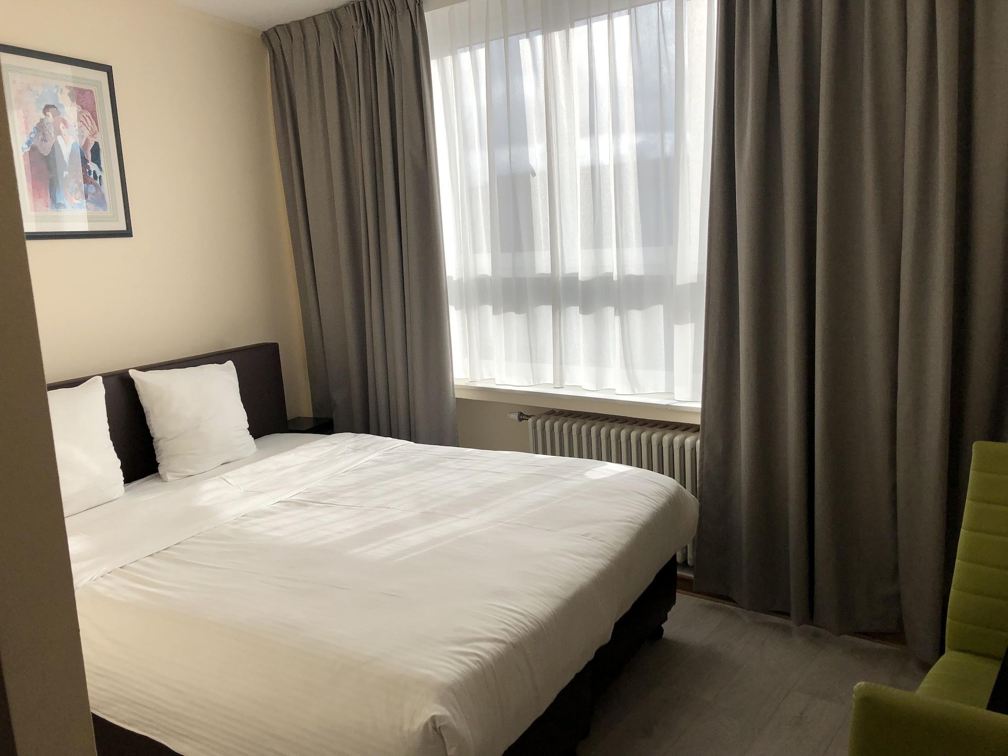 สลินา โฮเต็ล บรัสเซลส์ Hotel Sint-Jans-Molenbeek ภายนอก รูปภาพ