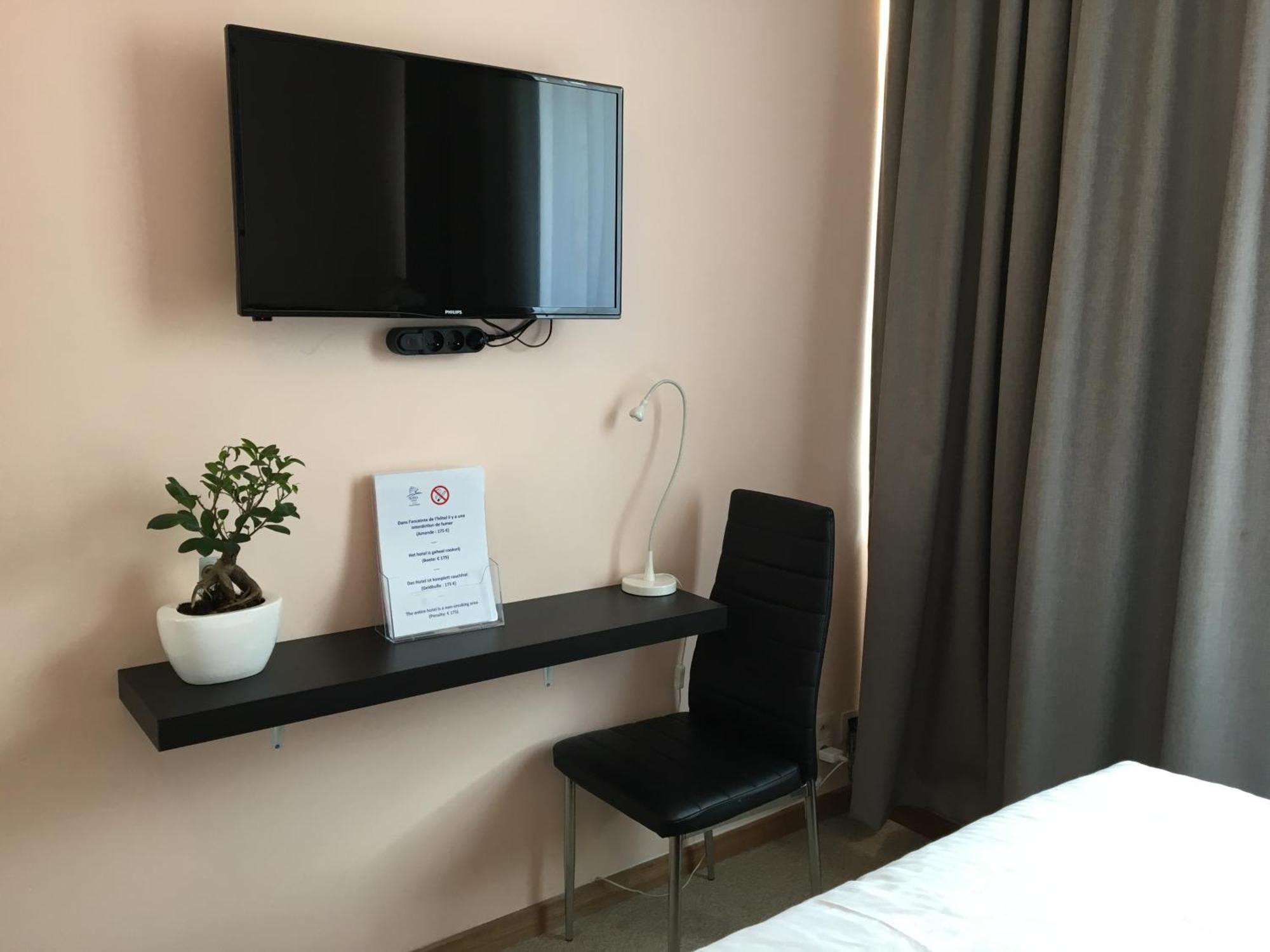สลินา โฮเต็ล บรัสเซลส์ Hotel Sint-Jans-Molenbeek ภายนอก รูปภาพ