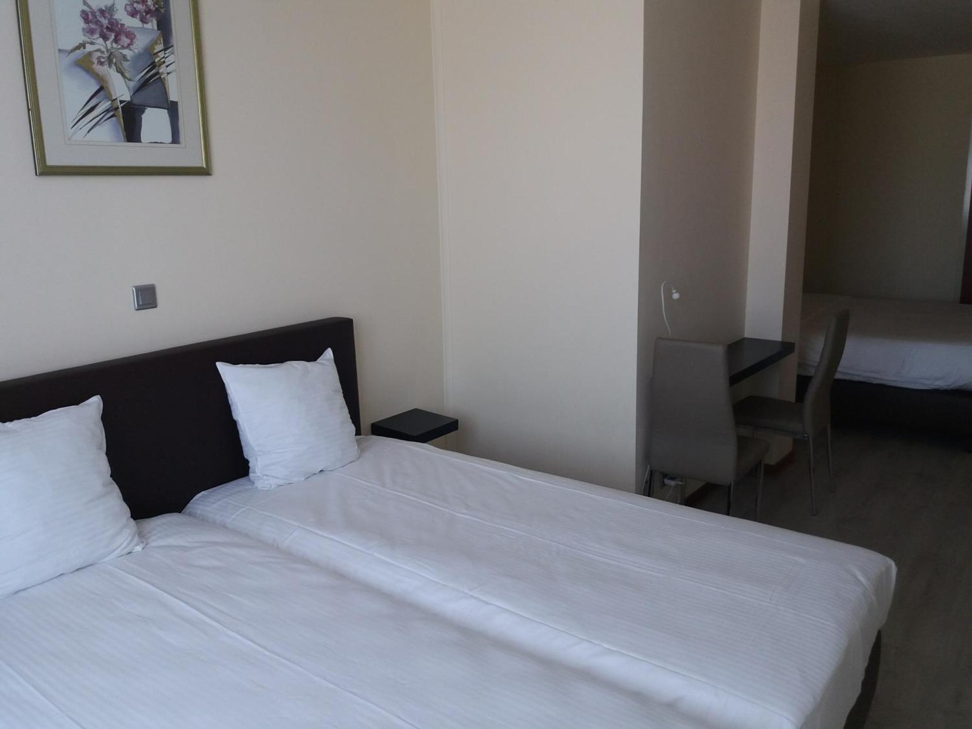 สลินา โฮเต็ล บรัสเซลส์ Hotel Sint-Jans-Molenbeek ภายนอก รูปภาพ