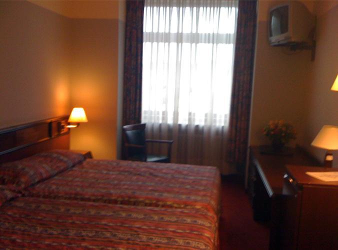 สลินา โฮเต็ล บรัสเซลส์ Hotel Sint-Jans-Molenbeek ภายนอก รูปภาพ