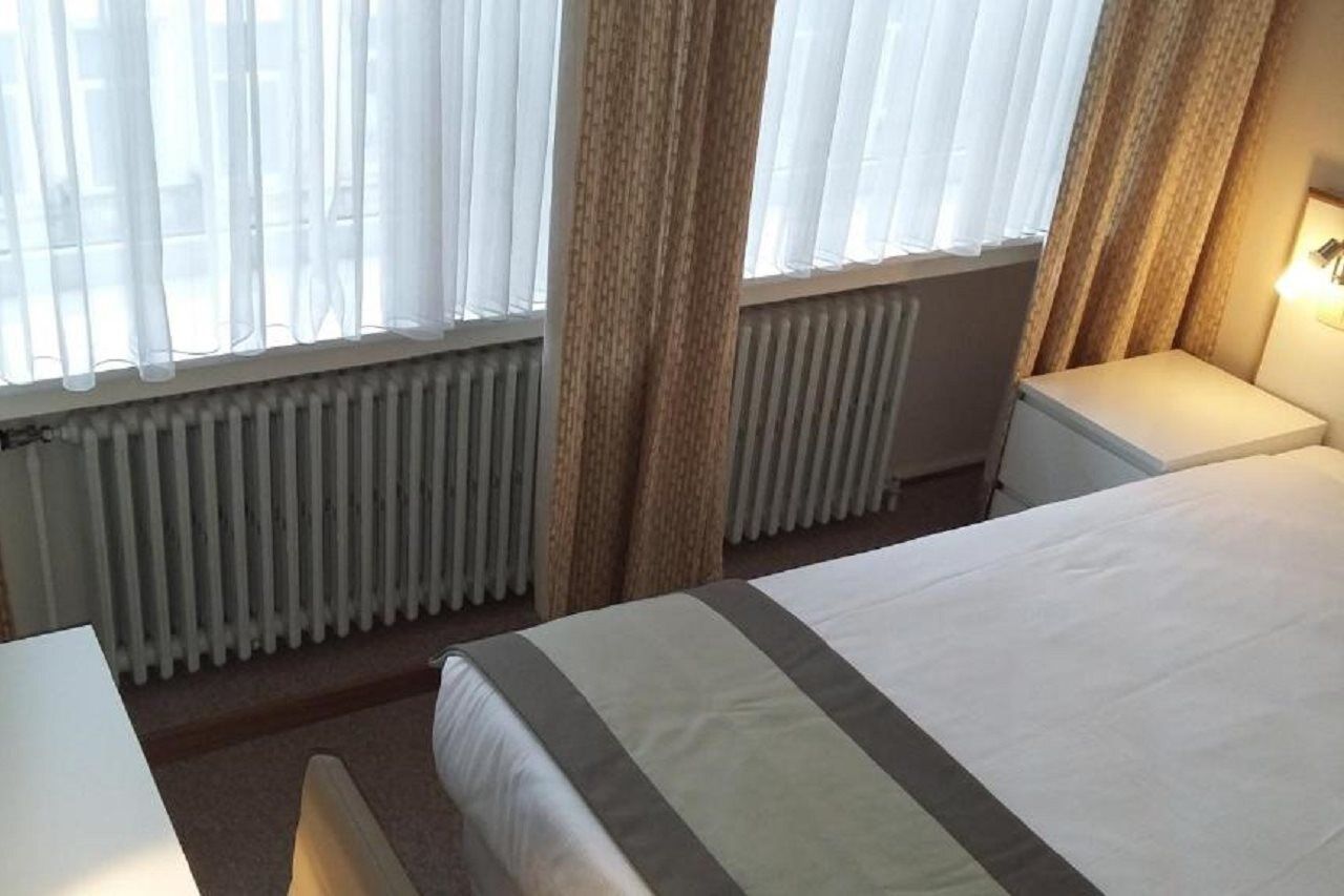 สลินา โฮเต็ล บรัสเซลส์ Hotel Sint-Jans-Molenbeek ภายนอก รูปภาพ